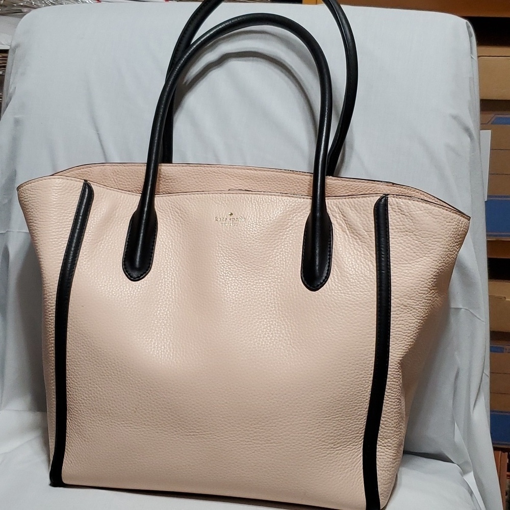 Kate spade large peachy pink and black pebbled leather tote bag